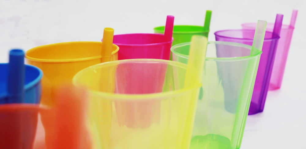 NOUVEAU VERRE À PAILLE INTÉGRÉ EN PLASTIQUE PAR MESA BELLAlable