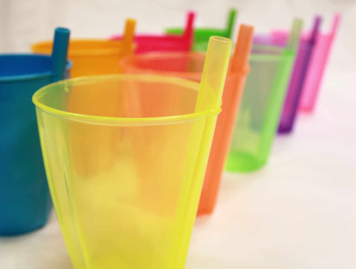 NOUVEAU VERRE À PAILLE INTÉGRÉ EN PLASTIQUE PAR MESA BELLAlable par Mesa  Bella - Mesa Bella Blog