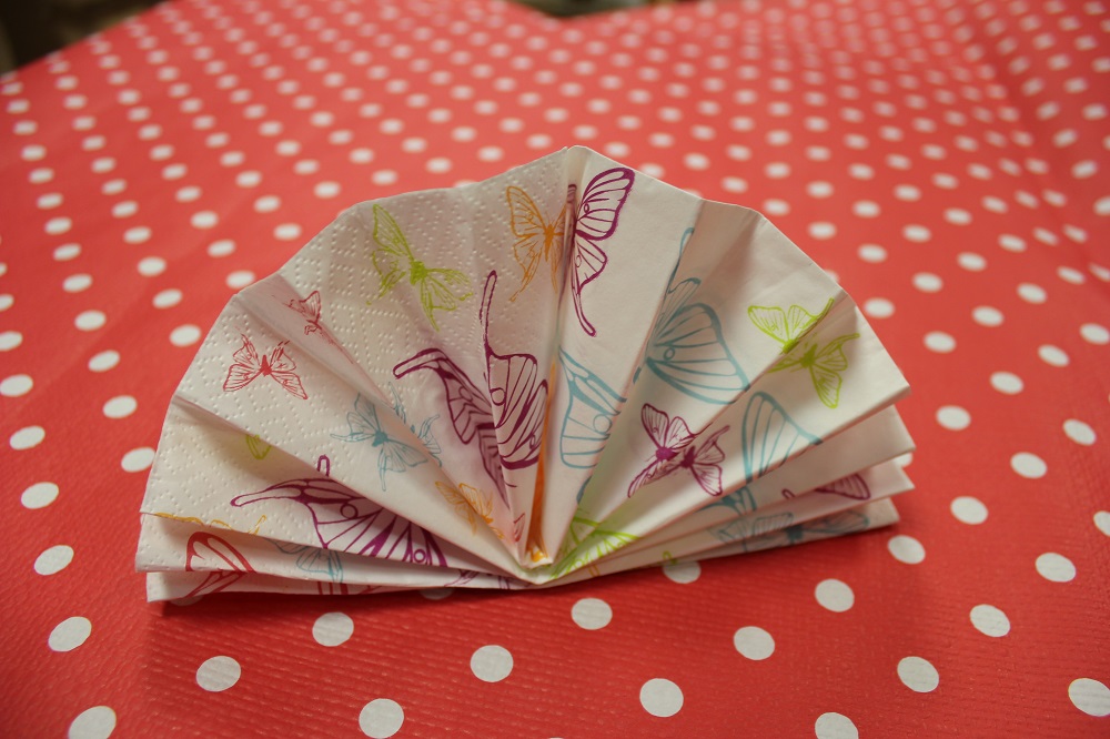 [TUTO] PLIAGE DE SERVIETTE EVENTAIL