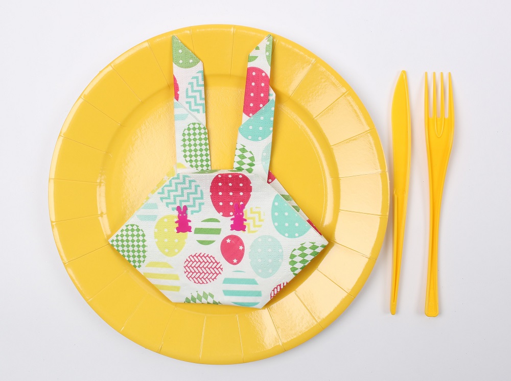 [TUTO] PLIAGE DE SERVIETTE EN FORME DE LAPIN POUR PÂQUES