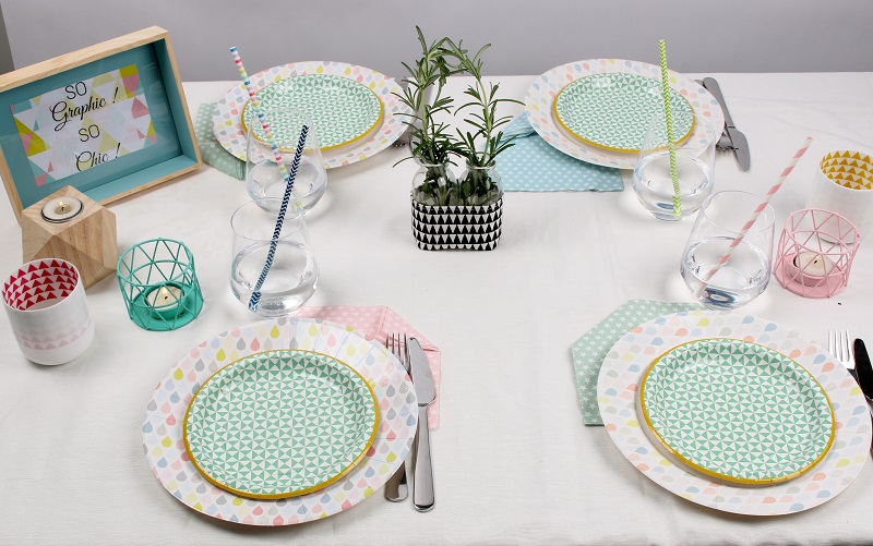 table graphique, assiette en carton et serviette en papier Mesa Bella