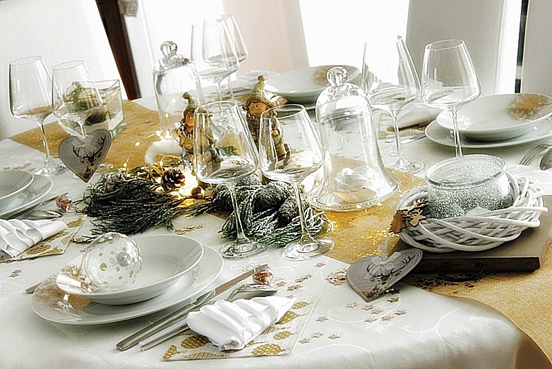 Table premier flocon, couleur or de Nicole Passions pour Noël