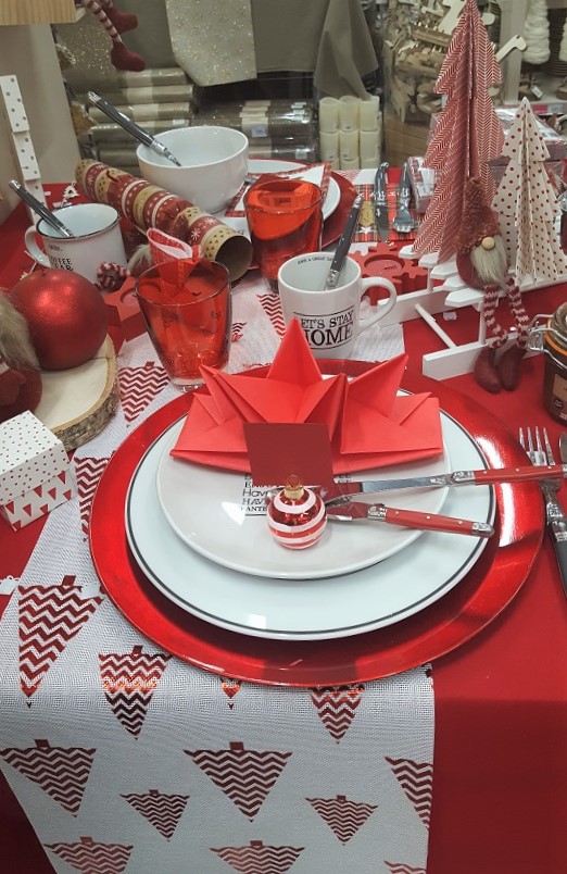 chemin-de-table-lin sapin-rouge Mesa Bella