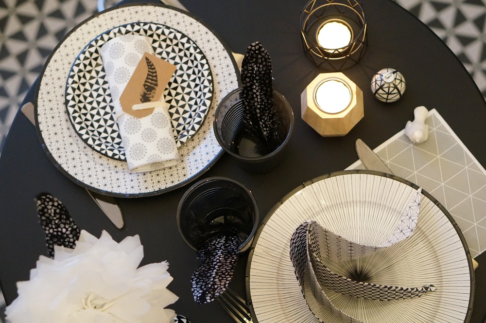 Table Graphic Cocooning
