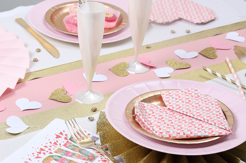 Table de saint valentin rose et or