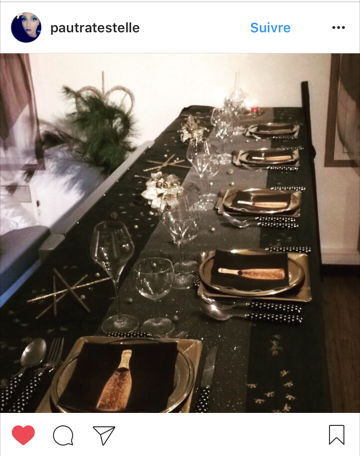 table-réveillon avec-serviette-champagne