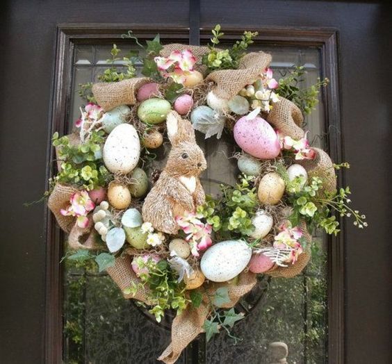 couronne de Pâques avec jute et lapin en osier