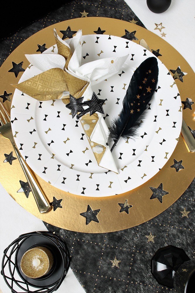 motif noeud papillon pour le reveillon de la saint sylveste sur le theme cabaret