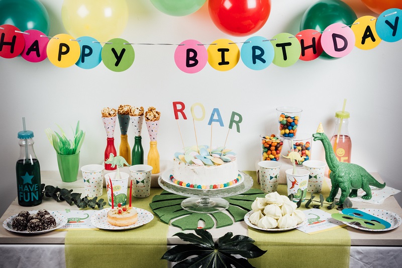 Table anniversaire dino