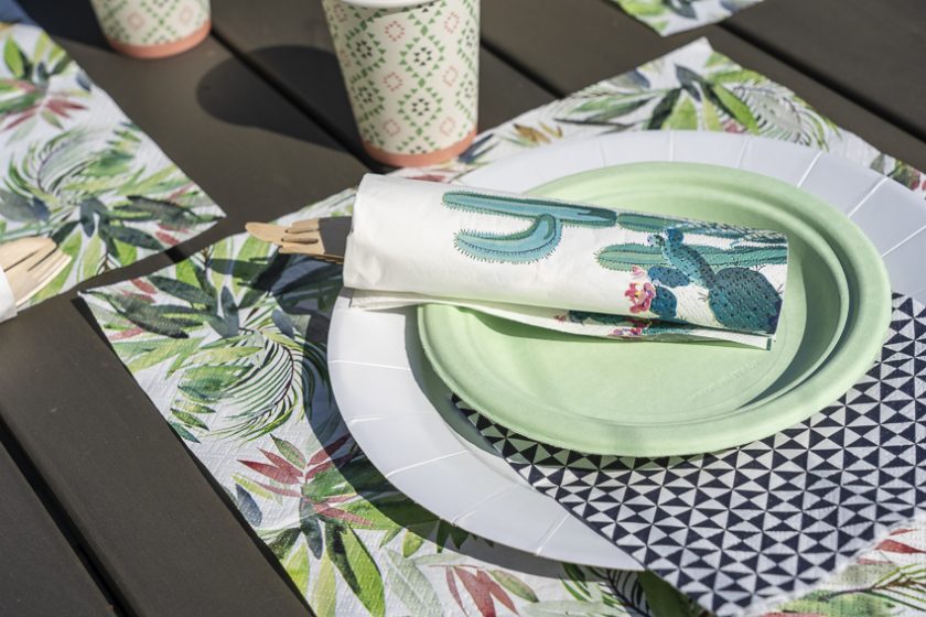 serviette en papier graphique chic et géométrique