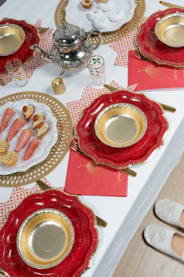 table orientale or et rouge