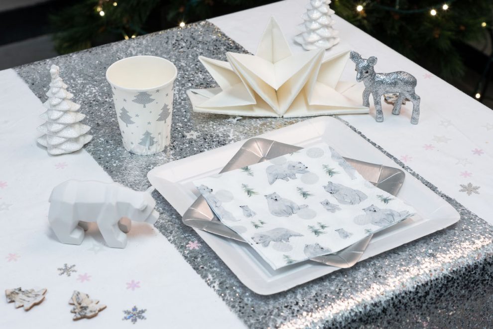 Table de noël aux accents argentés