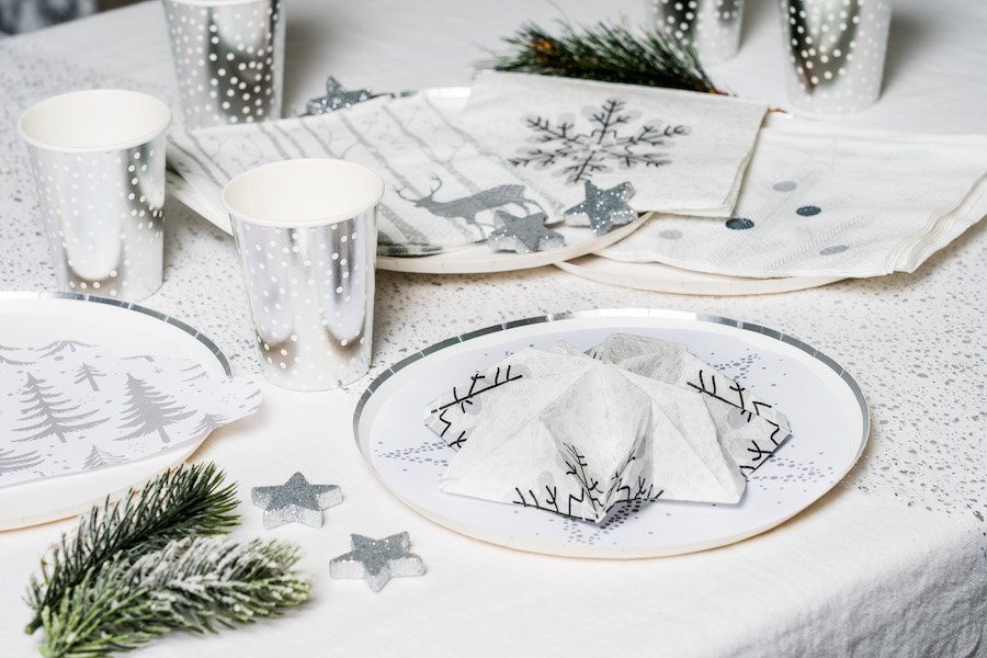blancheur pureté et argent brillant pour la table de Noël