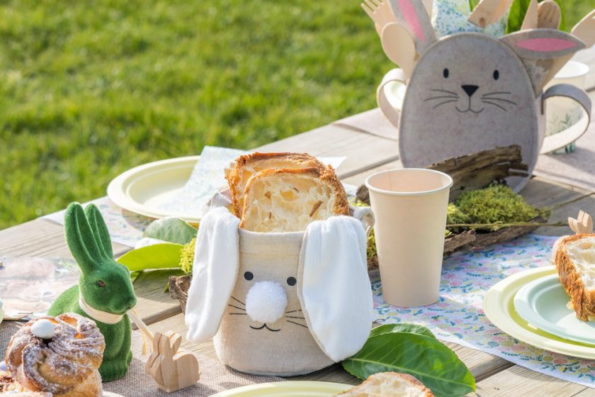 Table de Pâques décoration lapins